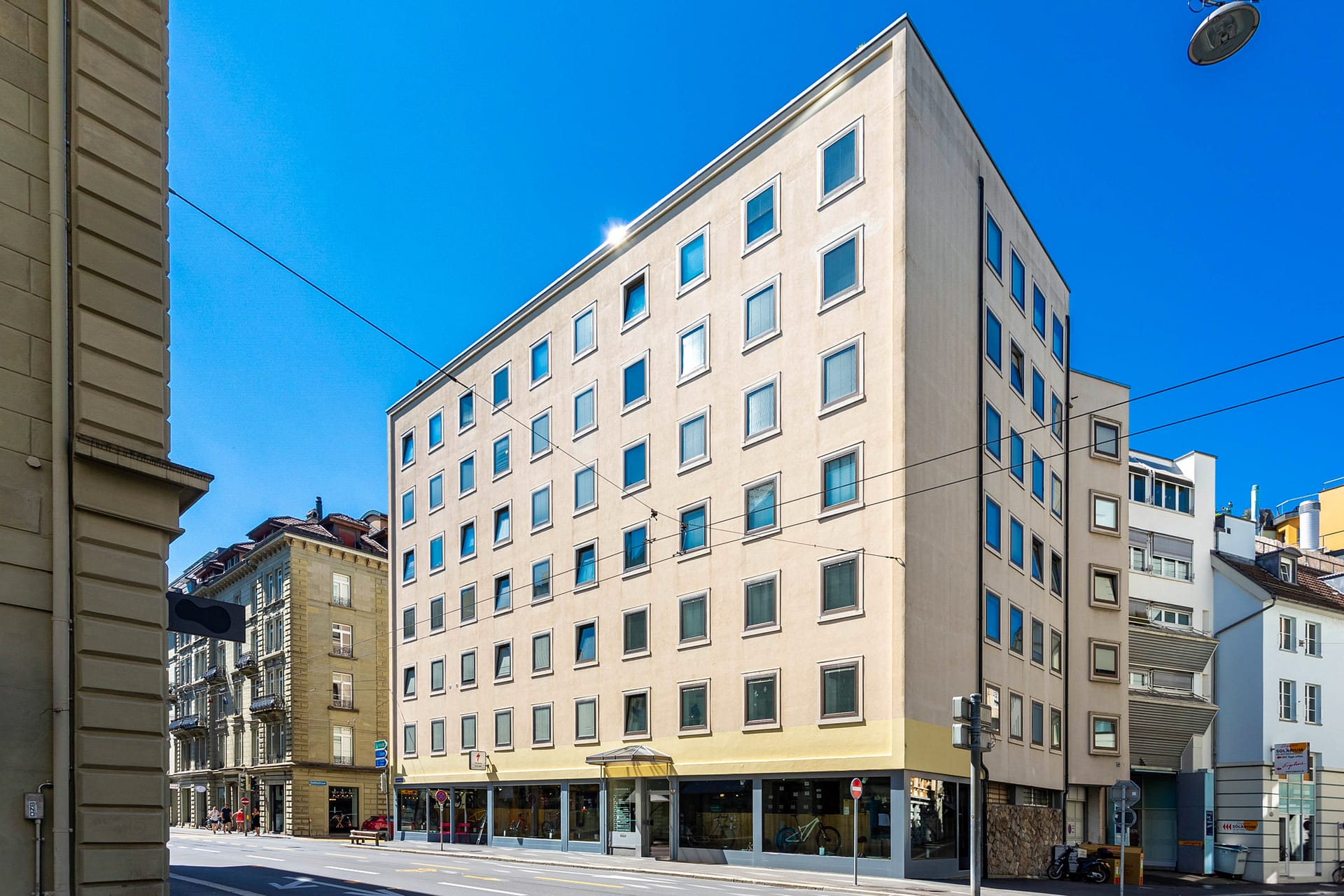 Wohn- und Geschäftshaus in Luzern mit Ladenlokalen im Erdgeschoss