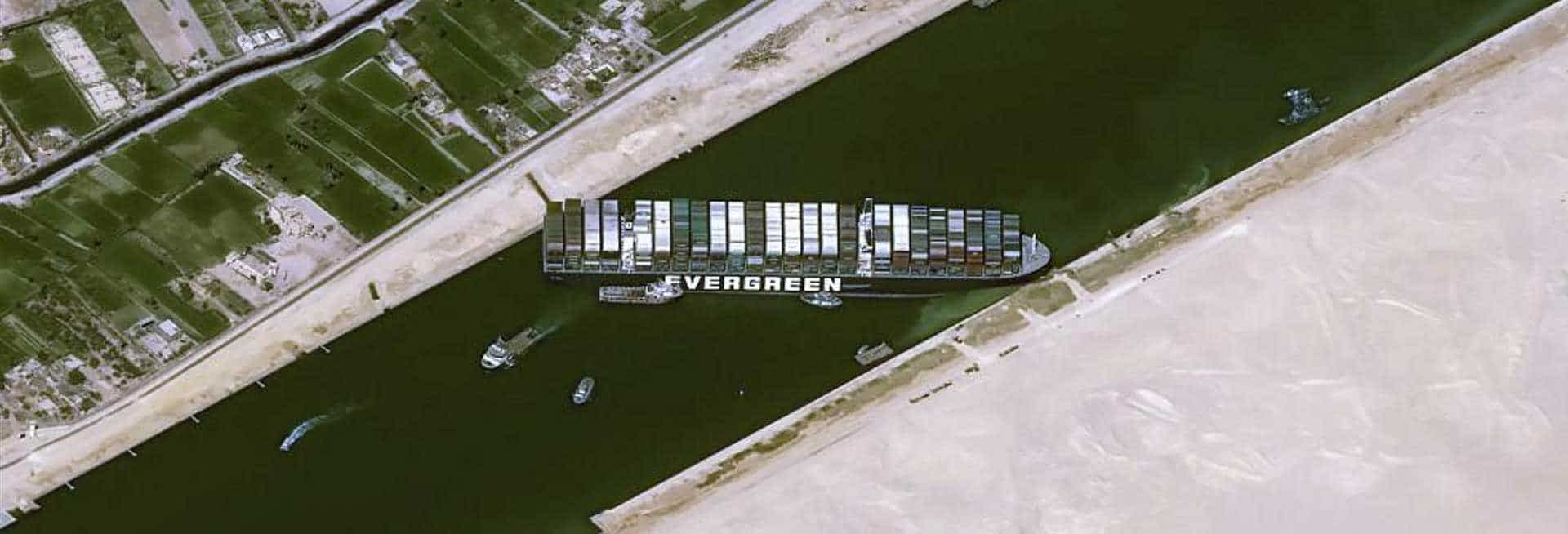 Containerschiff blockiert Suez Kanal