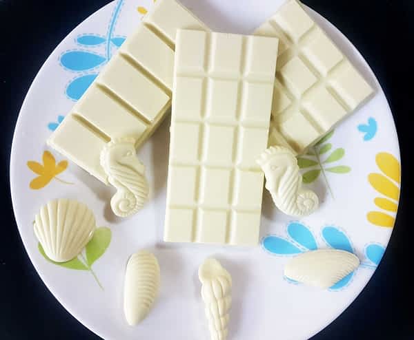 White-Chocolate-Bars White chocolate bars and shapes on a plate.